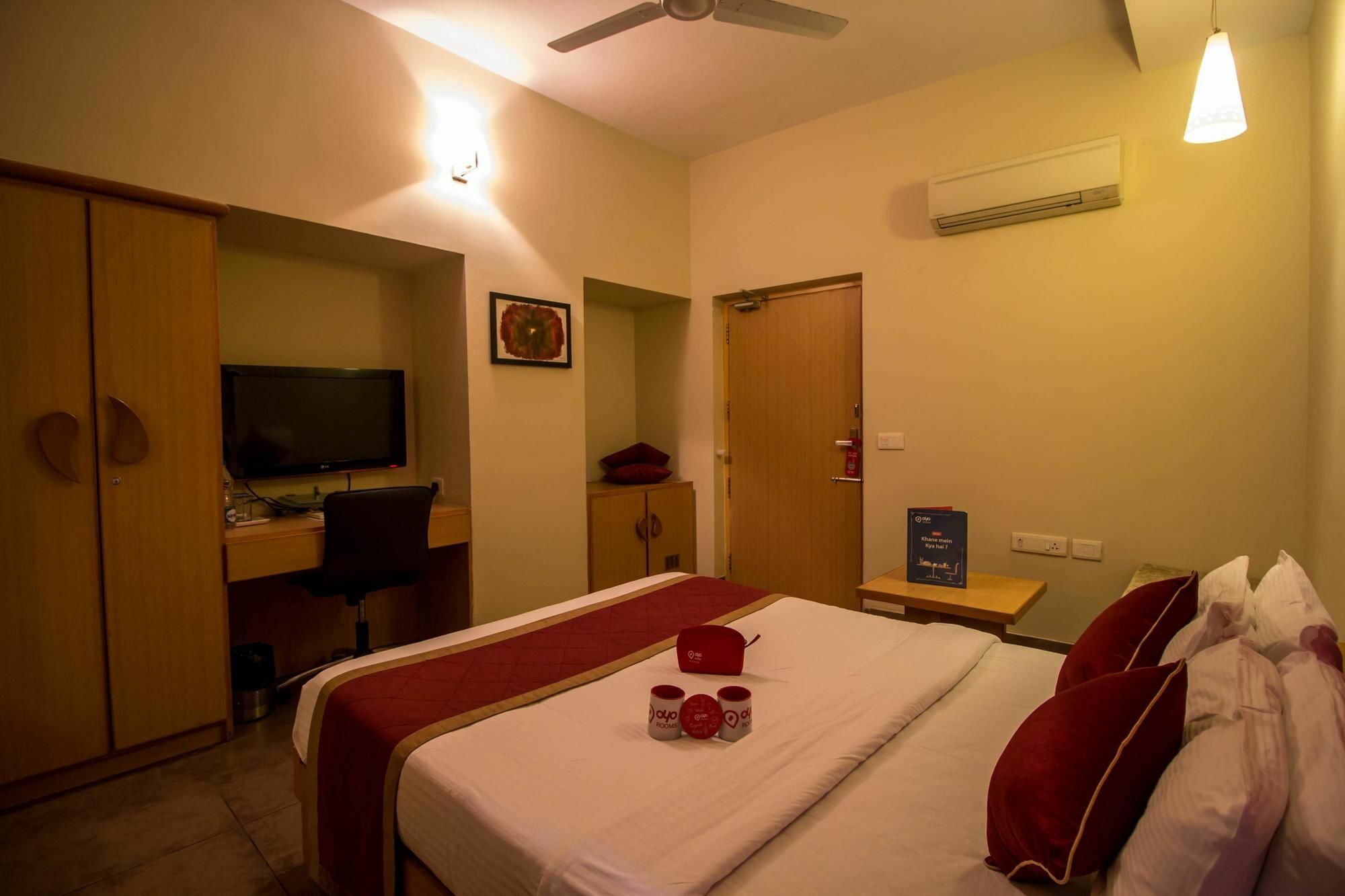 ויסאקפאטנם Oyo Apartments Rk Beach Road מראה חיצוני תמונה