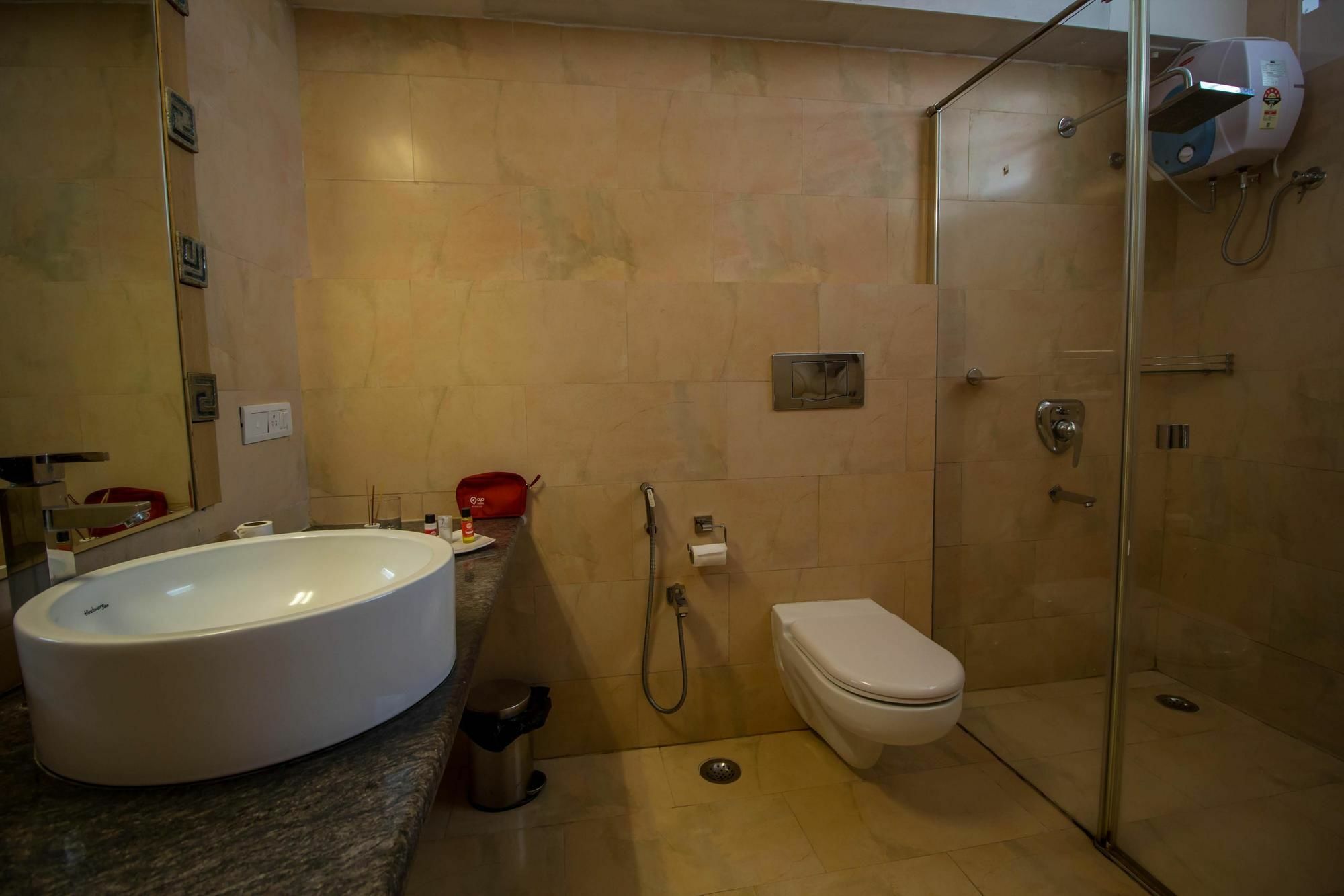 ויסאקפאטנם Oyo Apartments Rk Beach Road מראה חיצוני תמונה