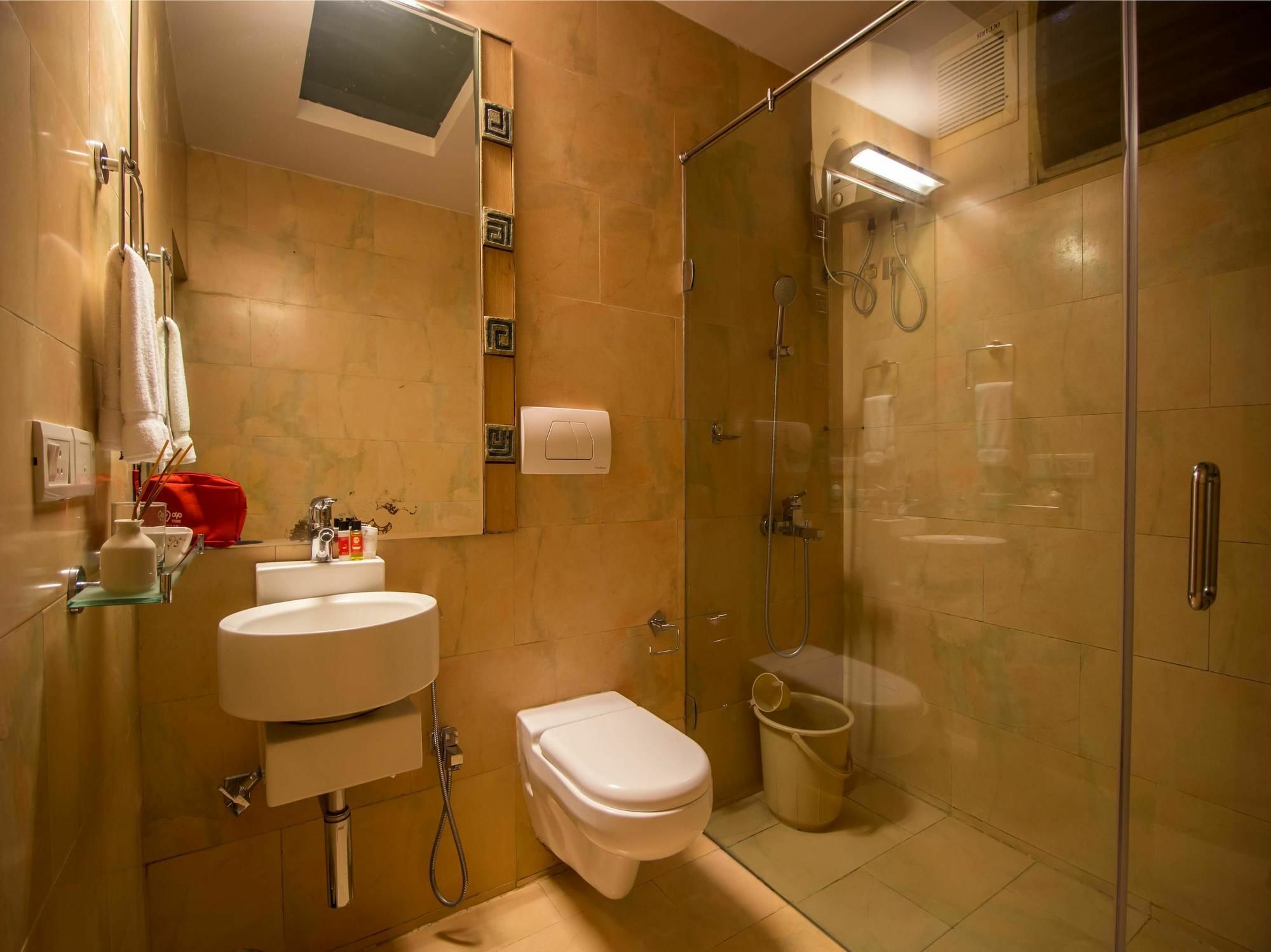 ויסאקפאטנם Oyo Apartments Rk Beach Road מראה חיצוני תמונה